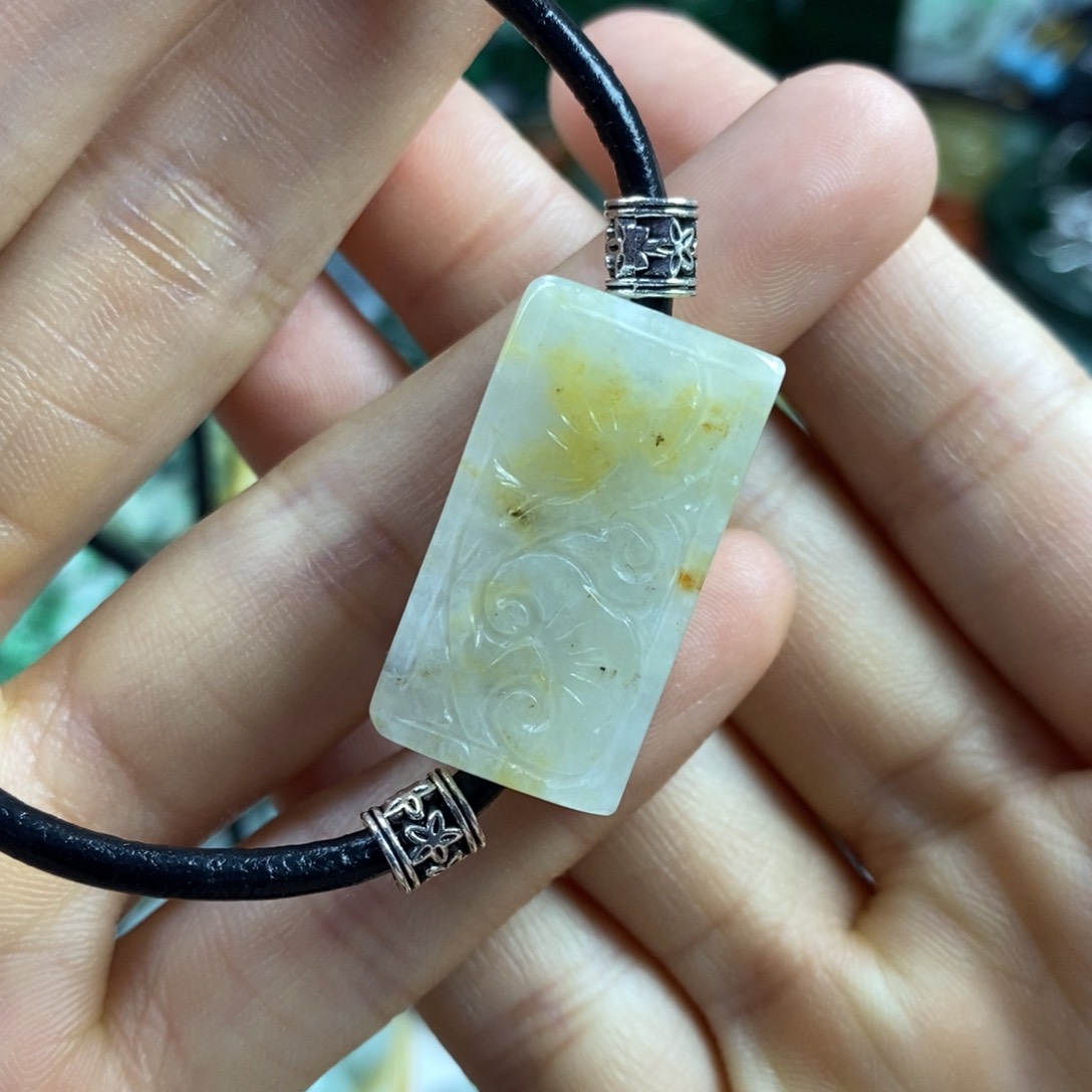 翡翠颈饰未镶嵌吊坠