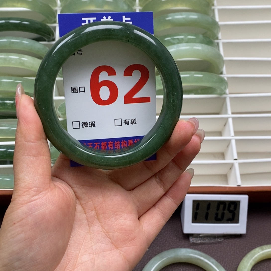 岫玉手镯未镶嵌我