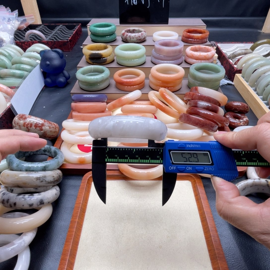 石英质玉手镯未镶嵌