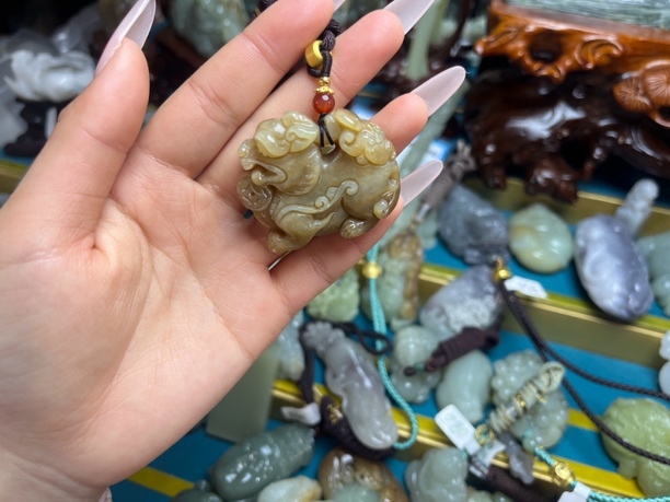 和田玉貔貅吊坠挂件