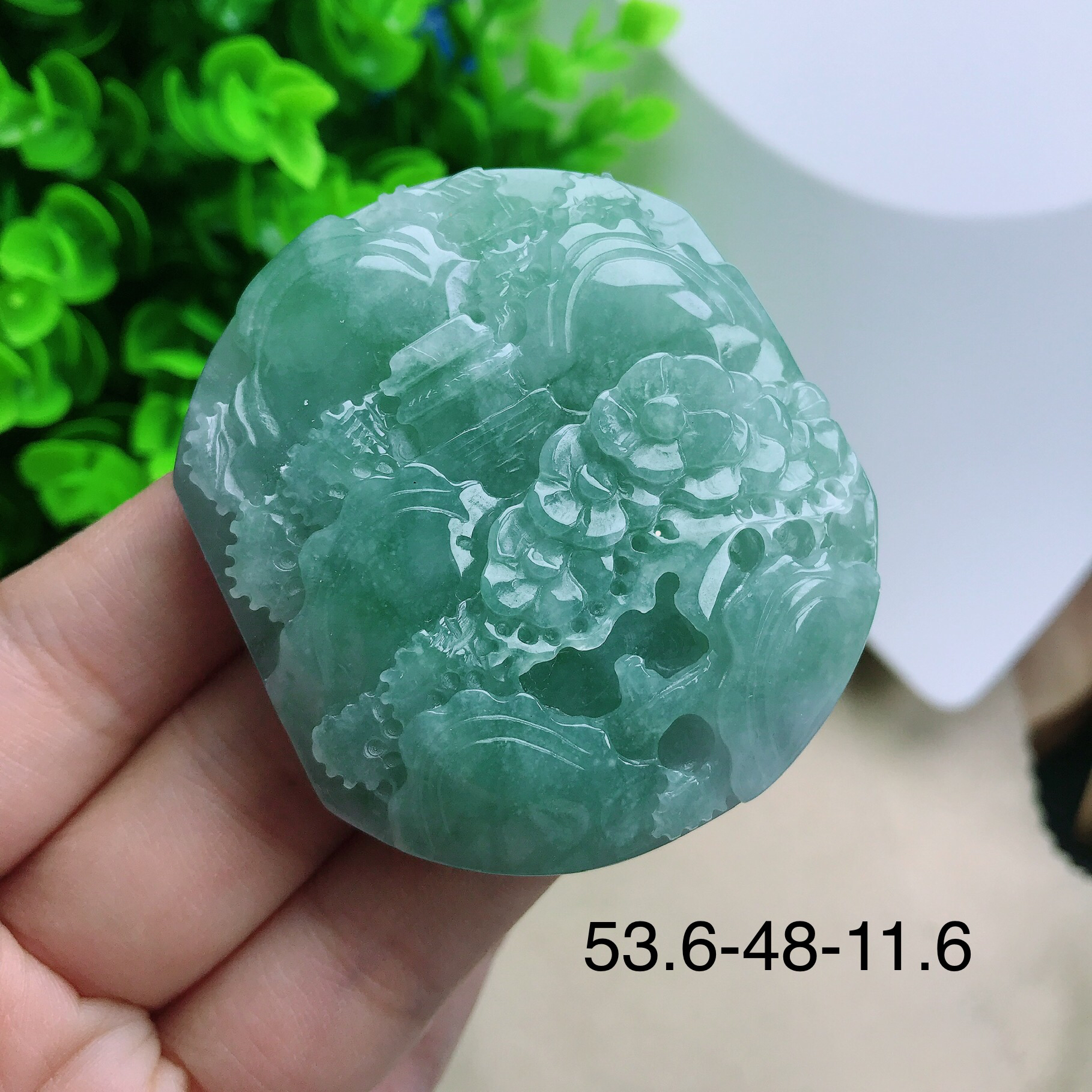 翡翠A货冰润满绿山水牌吊坠