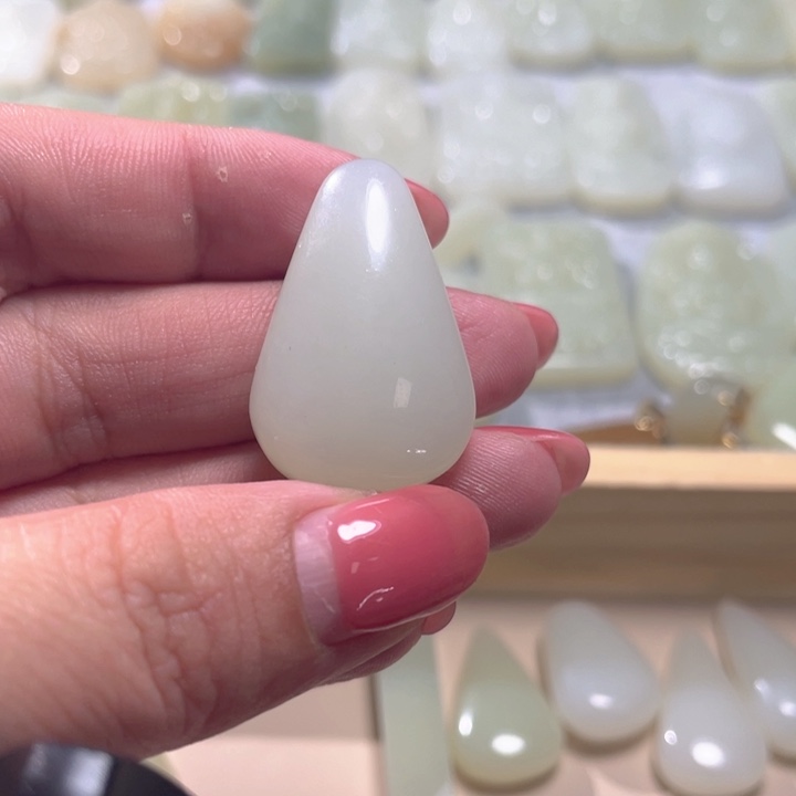 未镶嵌和田玉（糖玉）珠宝半成品