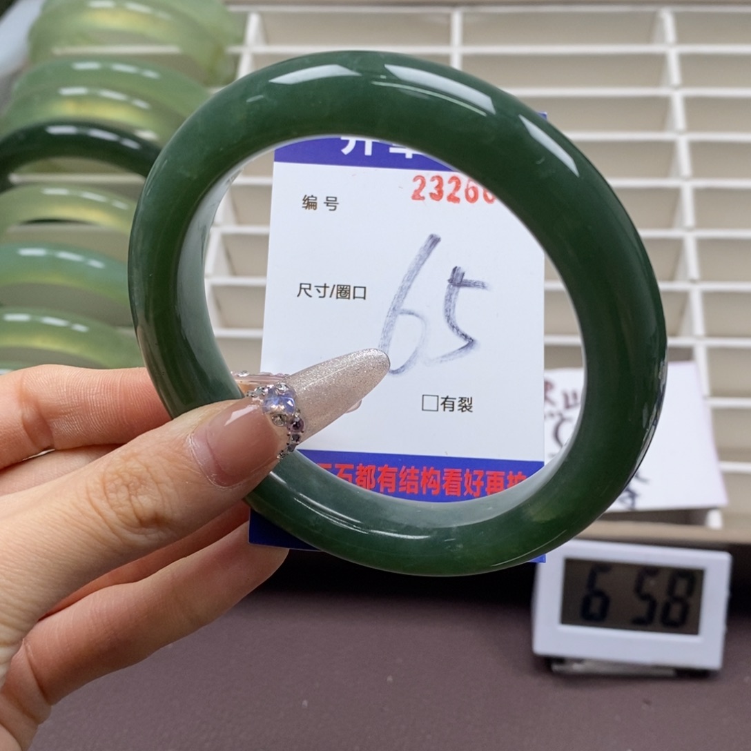 蛇纹石玉手镯未镶嵌