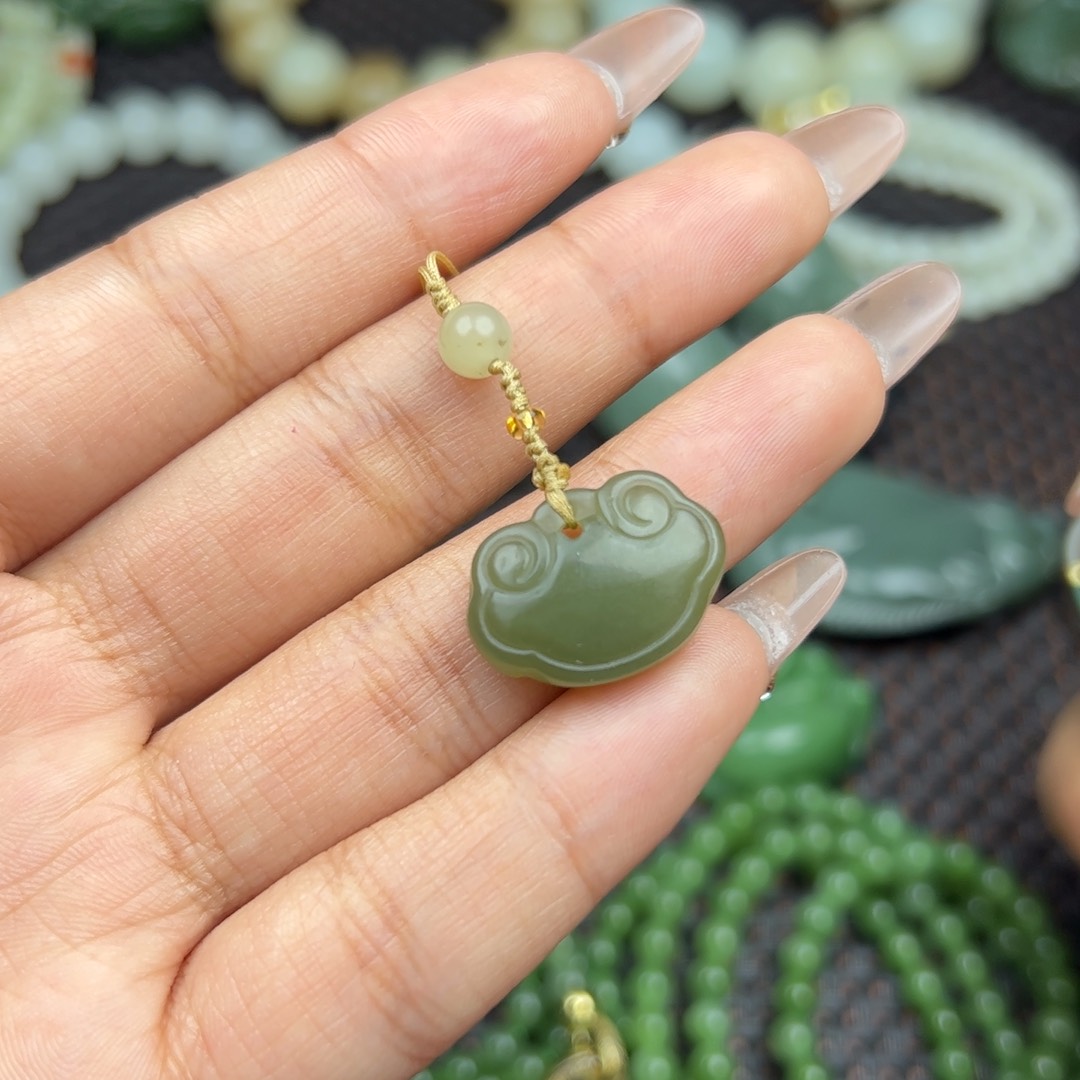 和田玉吊坠未镶嵌