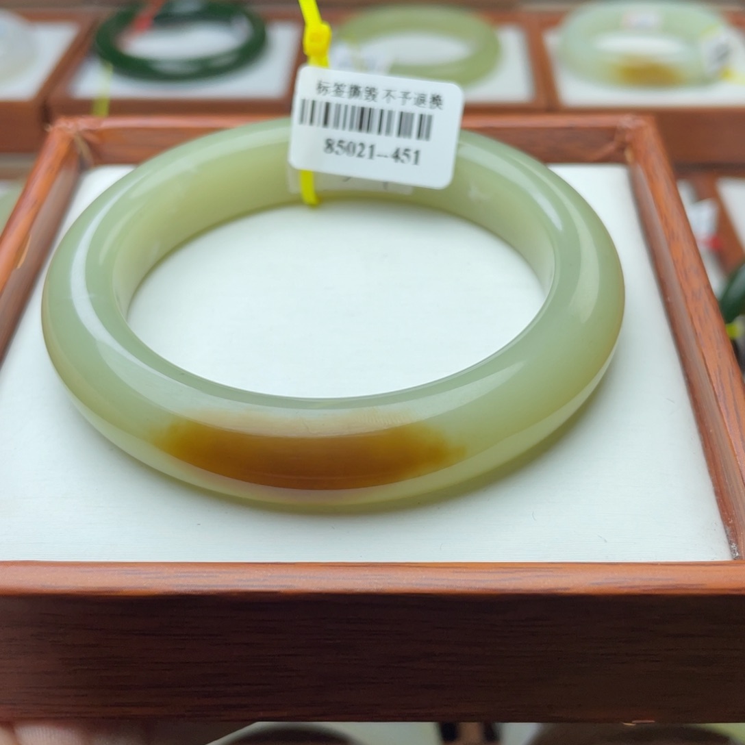 【闪购商品】和田玉手镯未镶嵌57