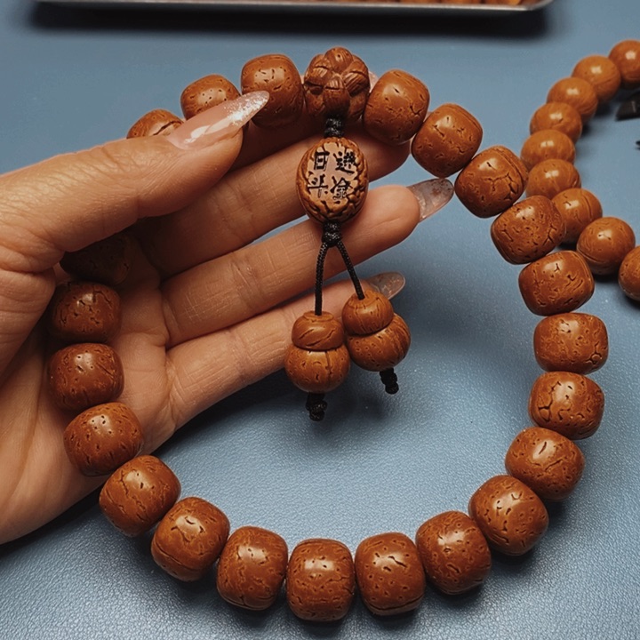 桃核手持老邢16花皮色差21颗