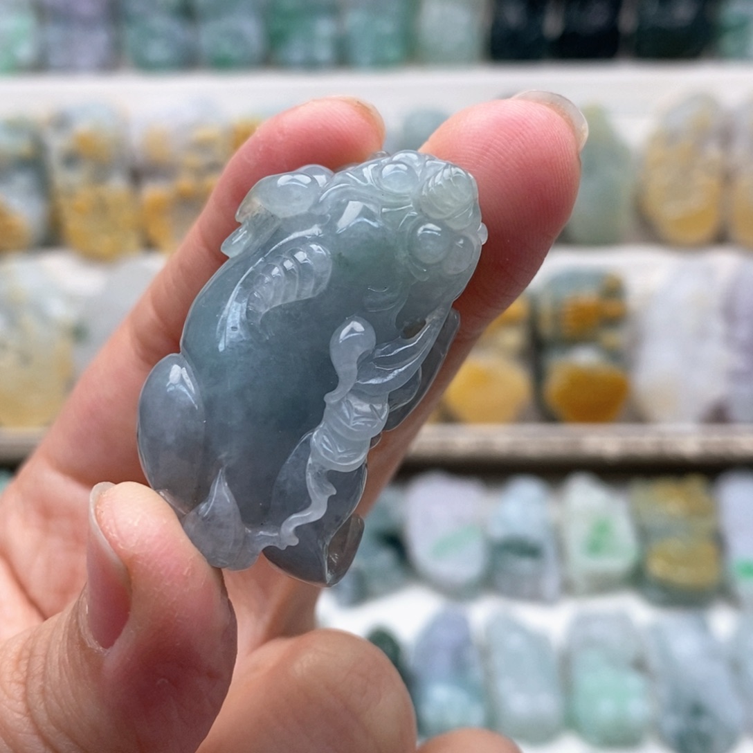 翡翠吊坠(赠链)未镶嵌小***?