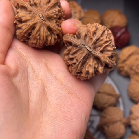 北***辰文玩核桃吊坠鸡心