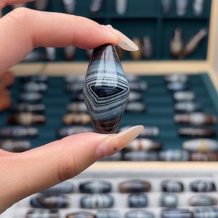 魚***叁玛瑙/玉髓未镶嵌珠宝奇石