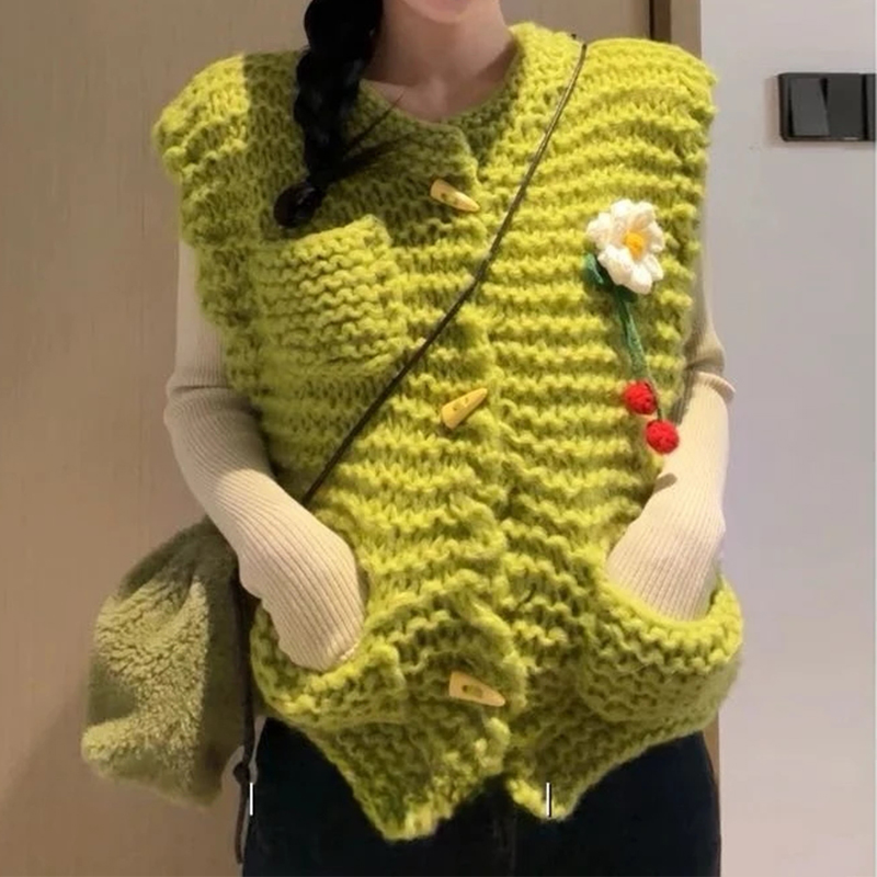 粗针马甲软糯手打重工系列立体小花口袋毛针织衫