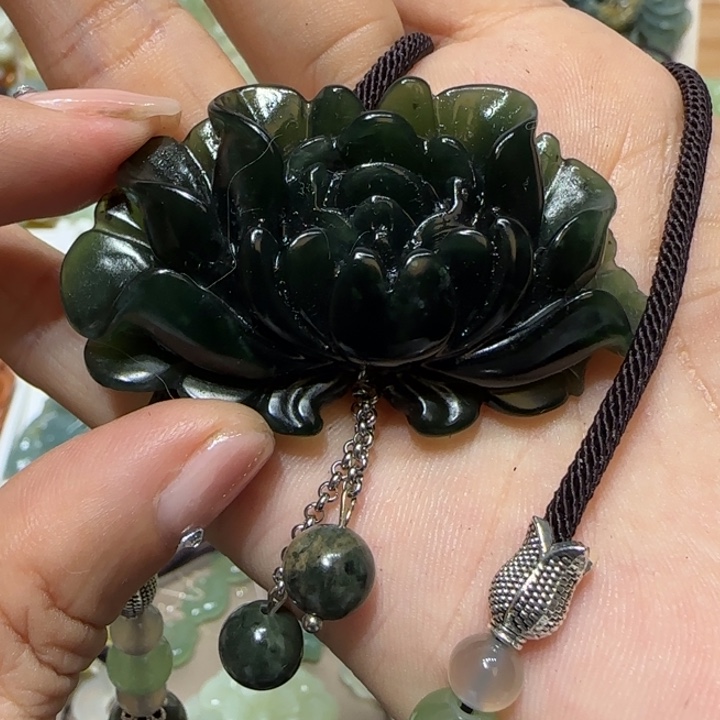 蛇纹石玉吊坠未镶嵌