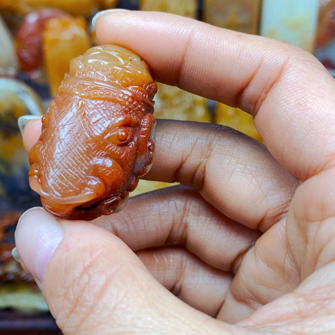 石英质玉（黄龙玉）颈饰未镶嵌