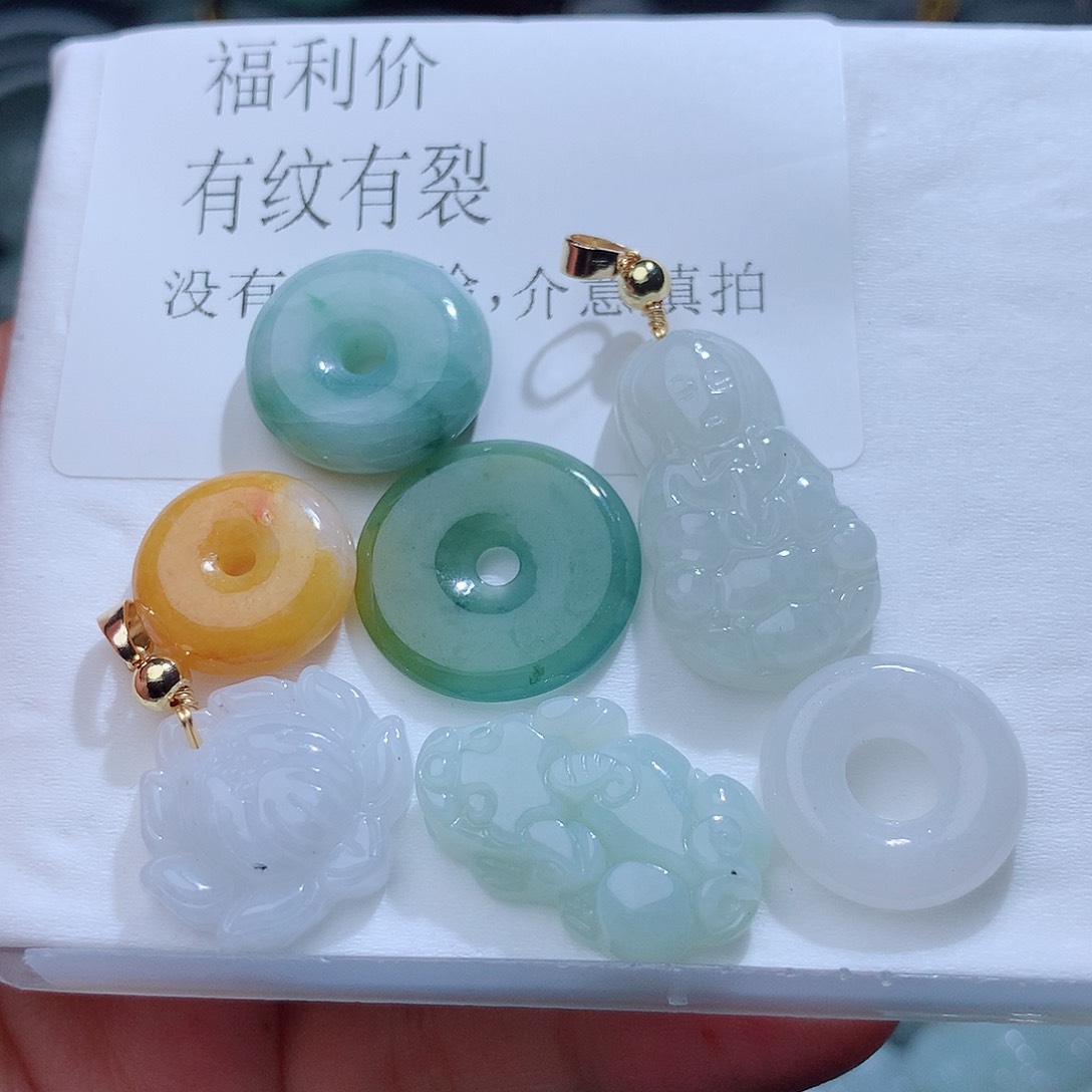 翡翠颈饰未镶嵌4041。