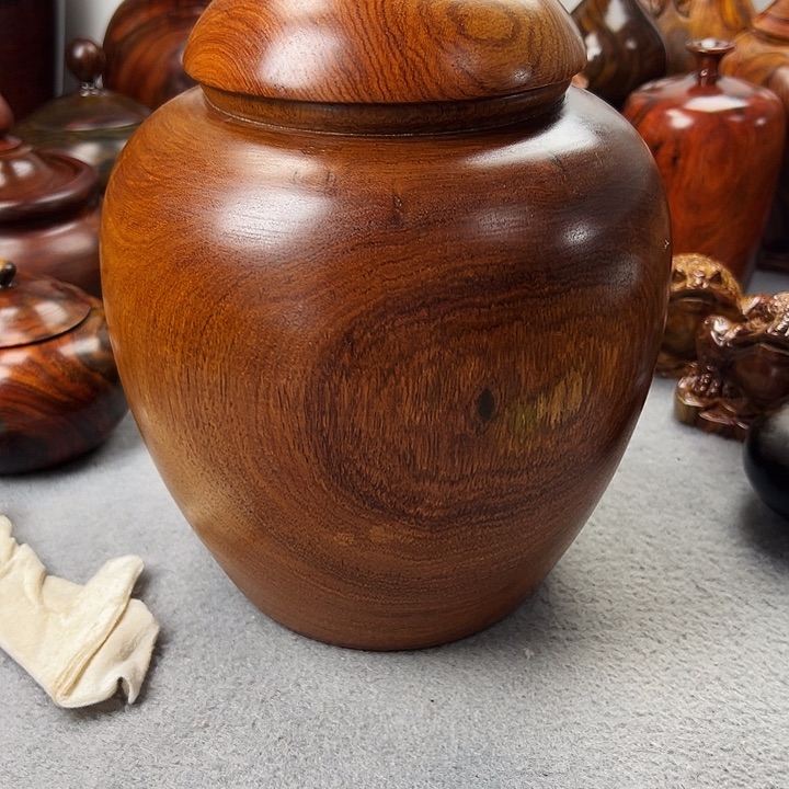 金**牛缅甸花梨木大罐子一个