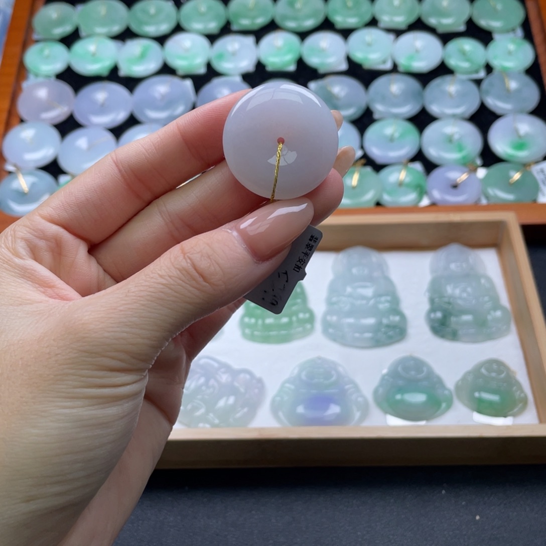 翡翠未镶嵌颈饰平安扣