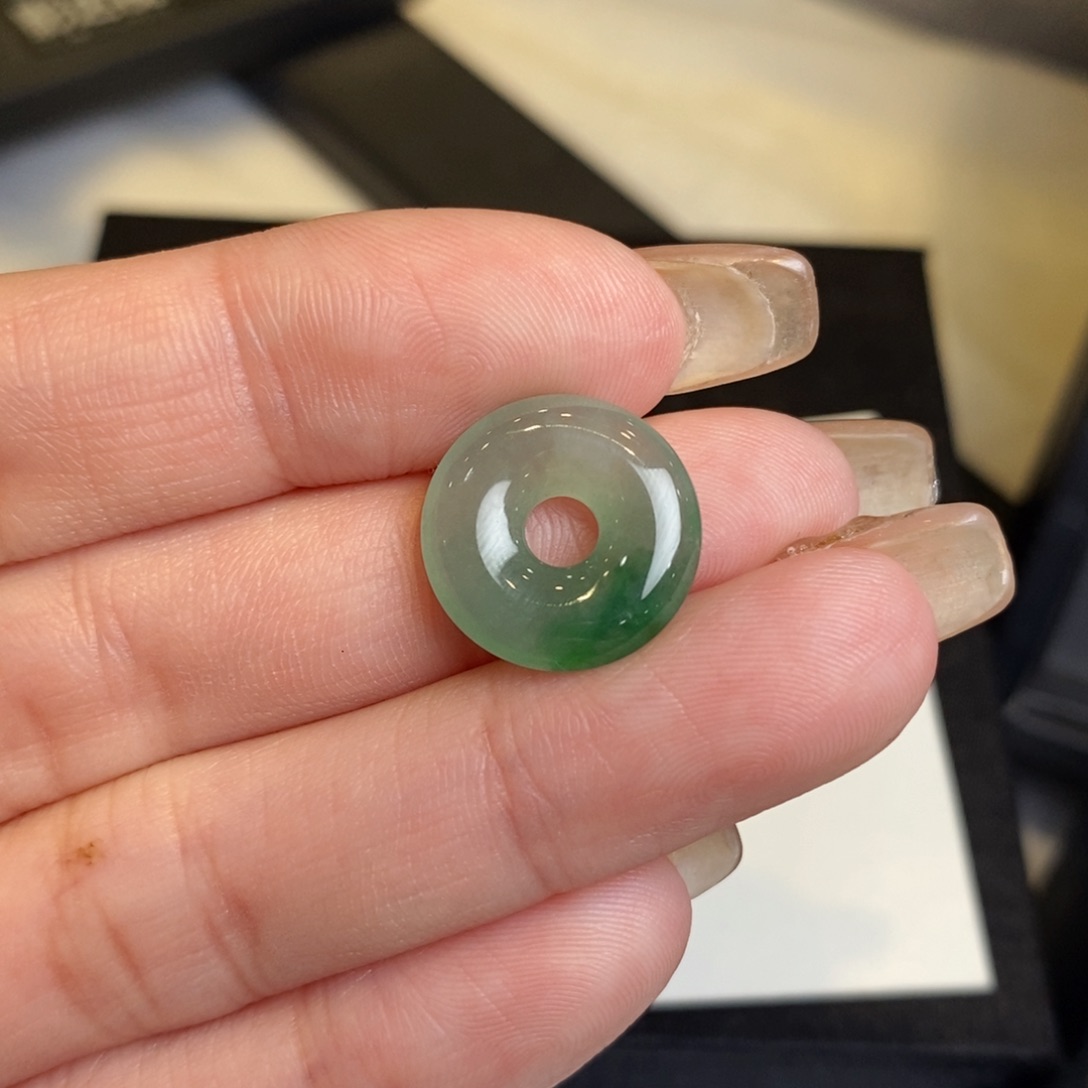 翡翠颈饰未镶嵌老****）甜甜圈