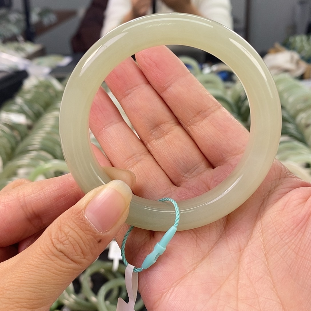 和田玉和田玉手镯56未镶嵌