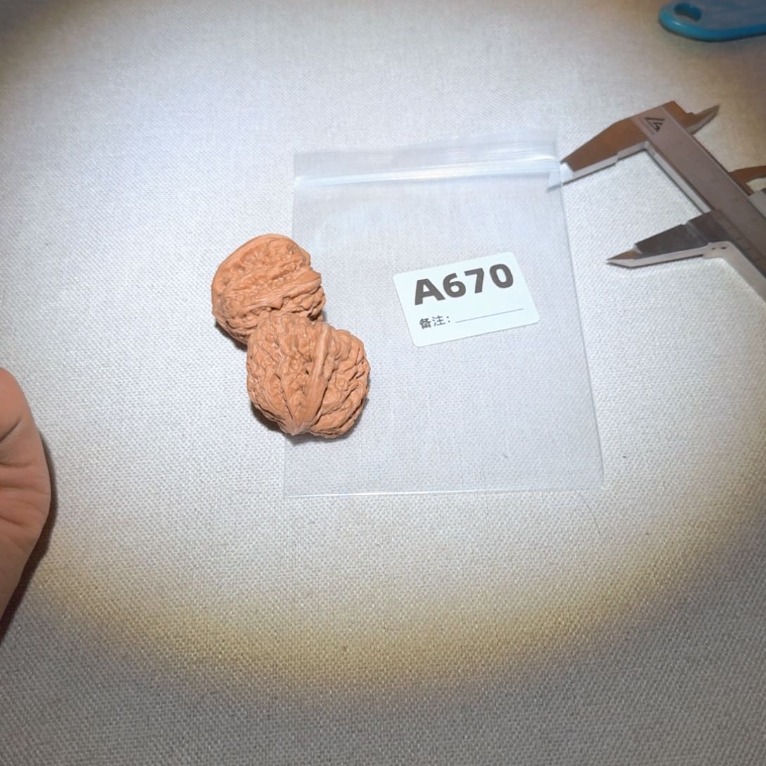 文玩核桃吊坠昨***风凹底670