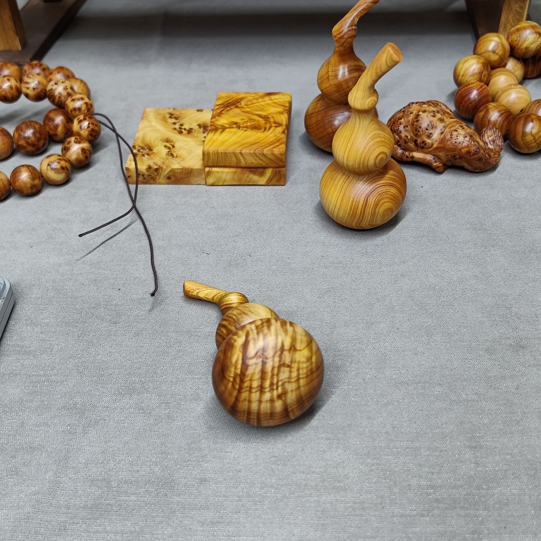 小***学太行崖柏手工艺品