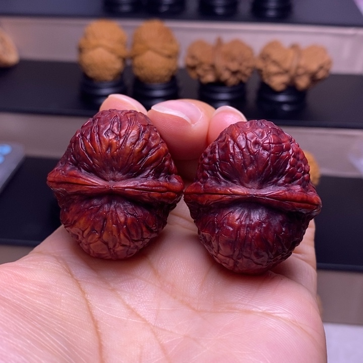 文玩核桃把件红彩元宝48