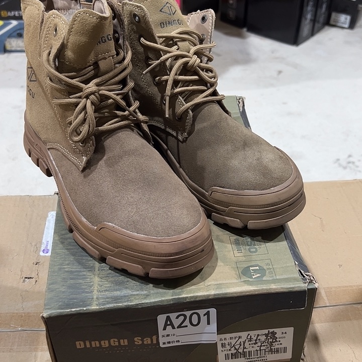 编码201号。棉41码防砸防刺劳保鞋。有色差