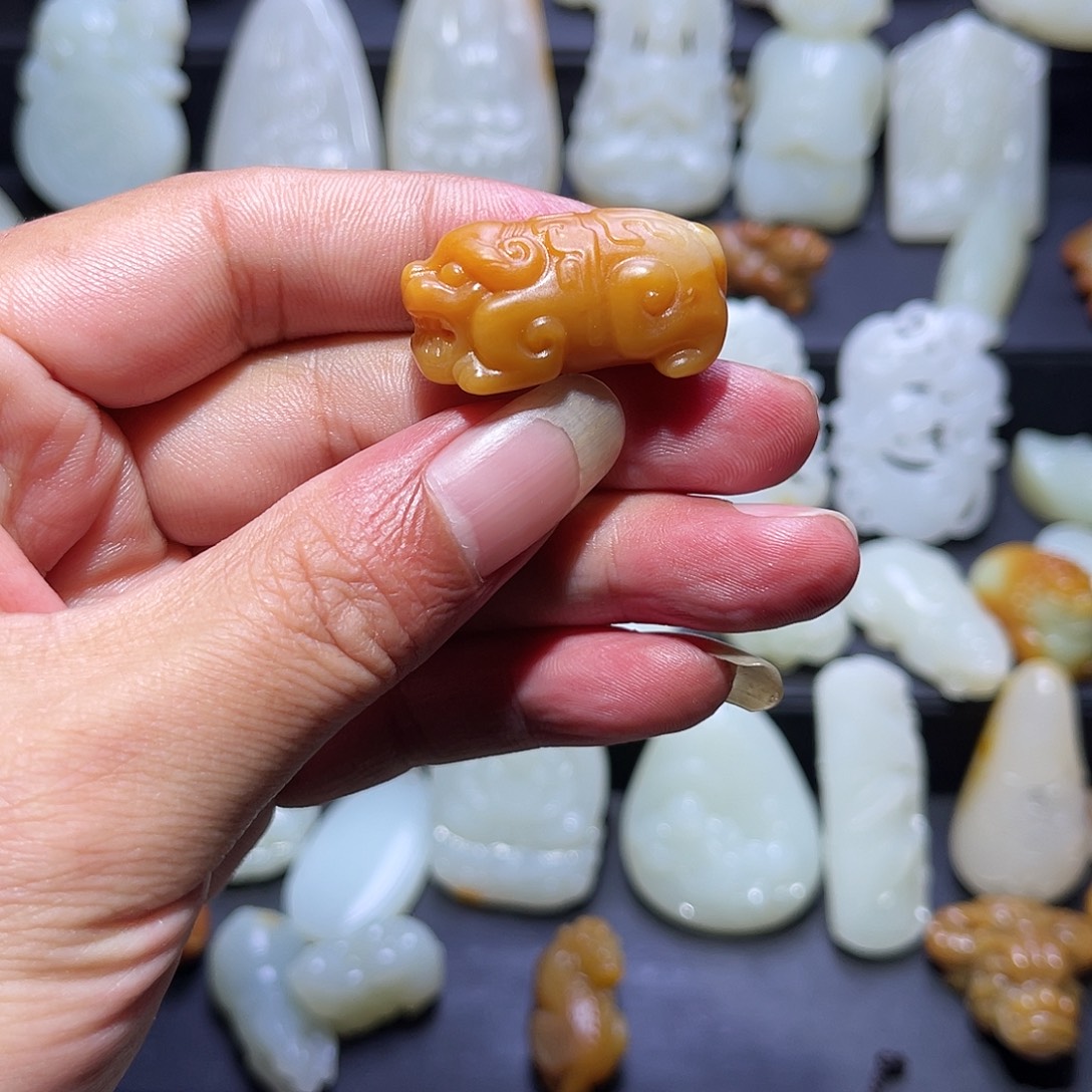 金***—和田玉未镶嵌挂件