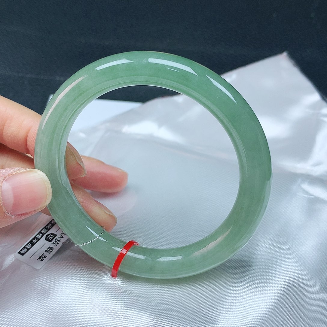 翡翠手镯未镶嵌55胖