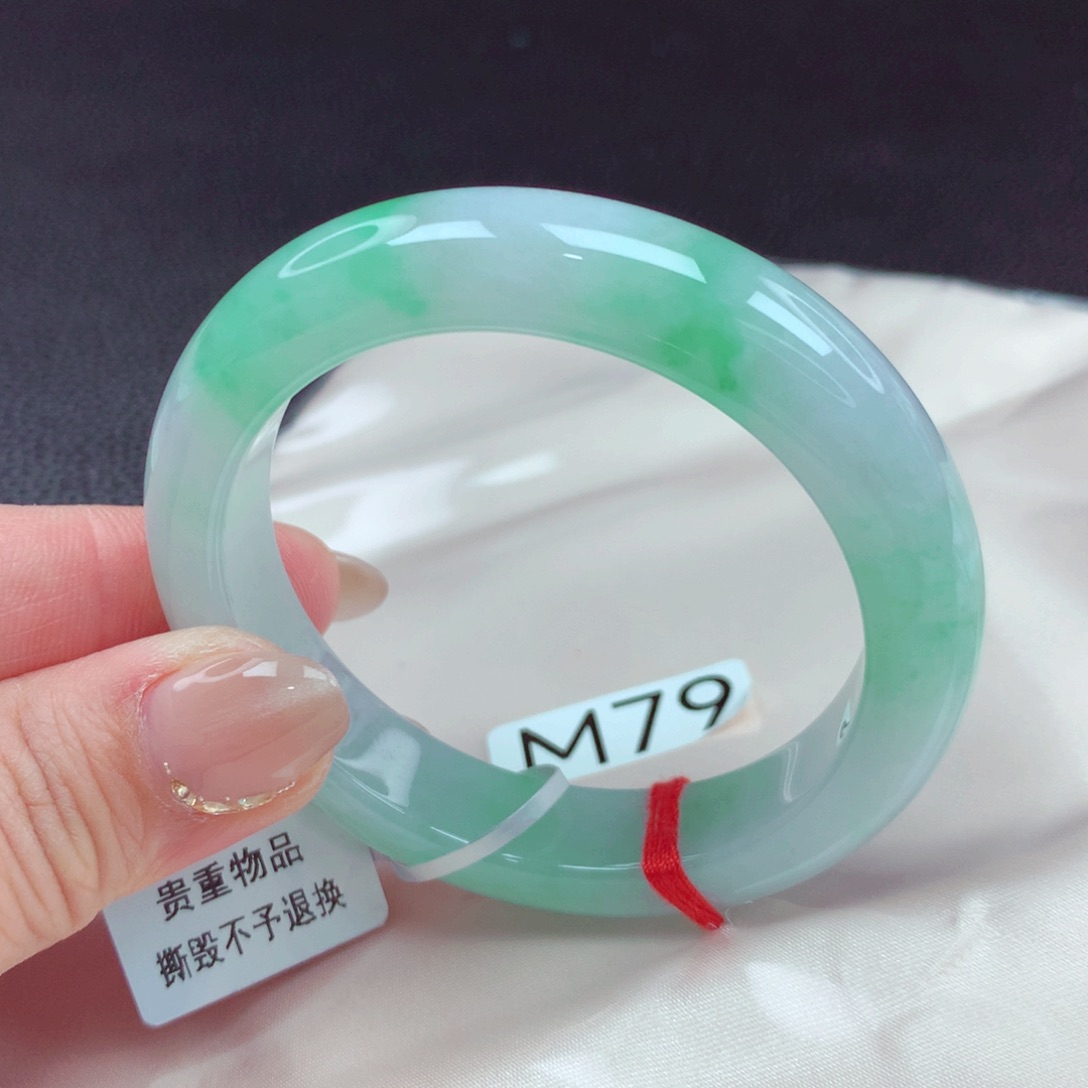 翡翠手镯未镶嵌手镯88