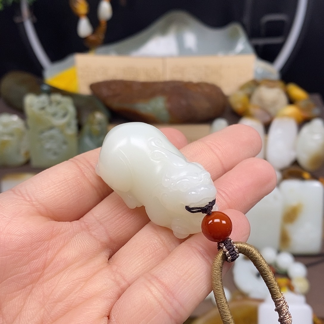 和田玉颈饰未镶嵌骑***界