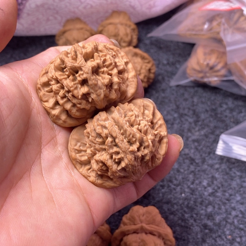 【闪购商品】文玩核桃吊坠47矮壮虎头