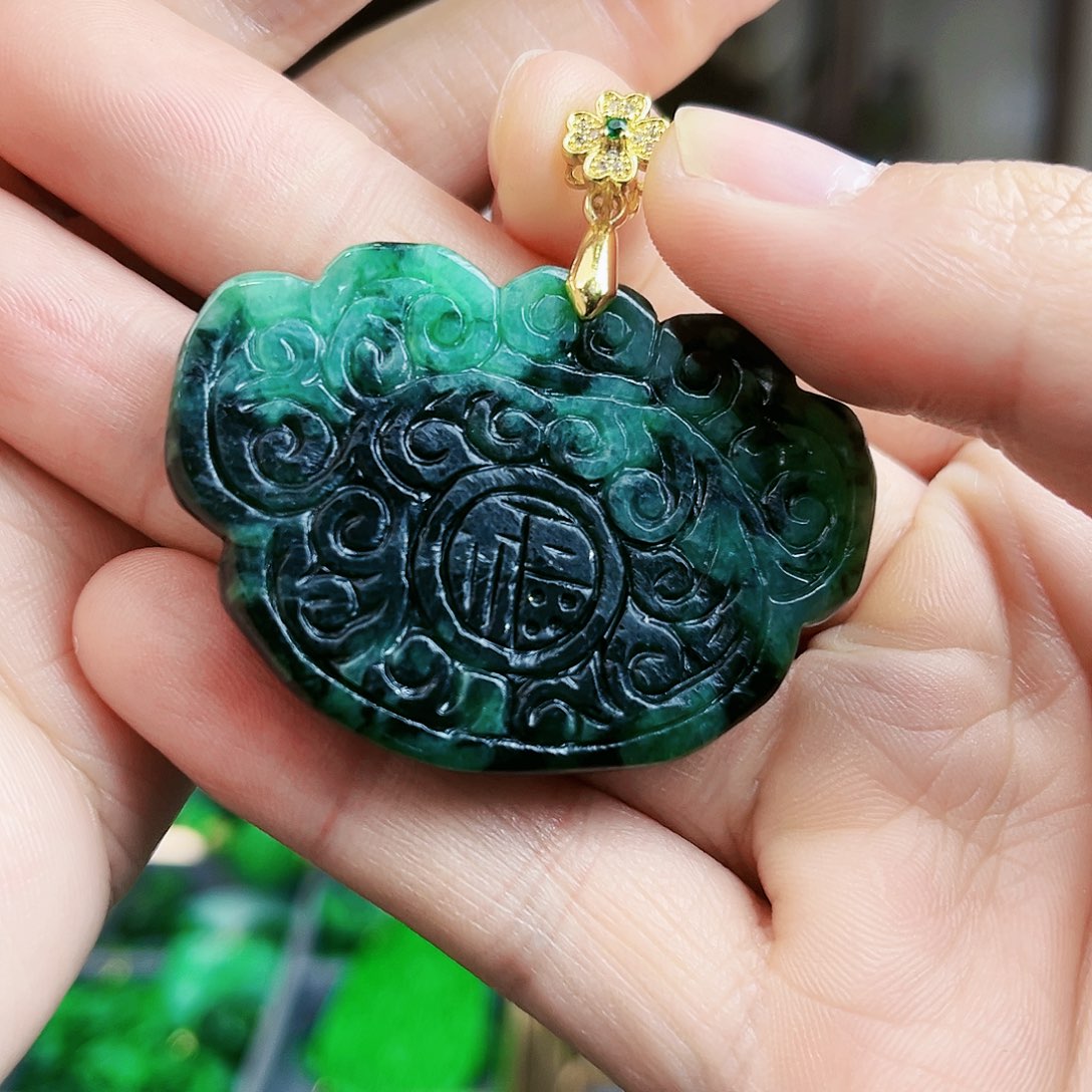 翡翠颈饰未镶嵌吊坠