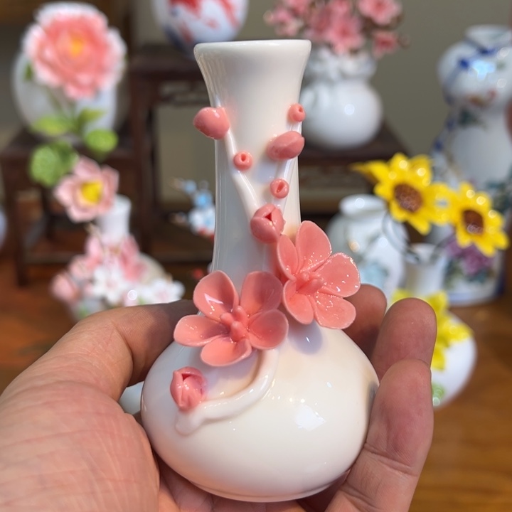 手工精致陶瓷摆件