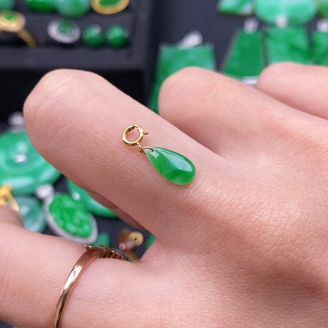 翡翠颈饰18K金镶嵌翡翠