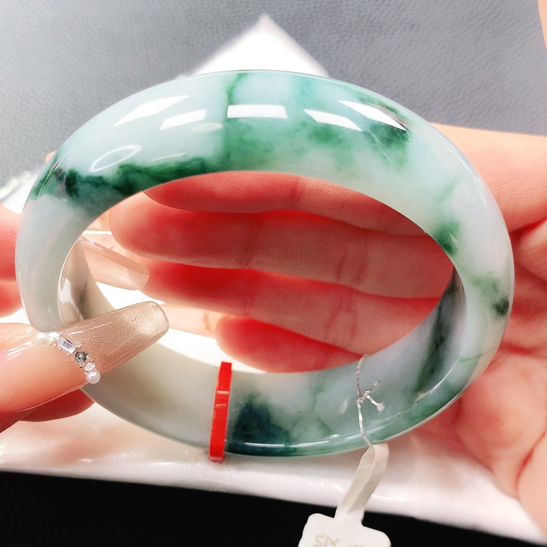 翡翠手镯未镶嵌59圈