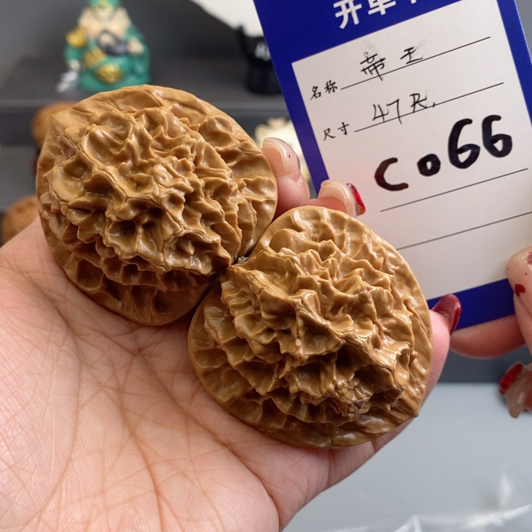文玩核桃吊坠帝王47