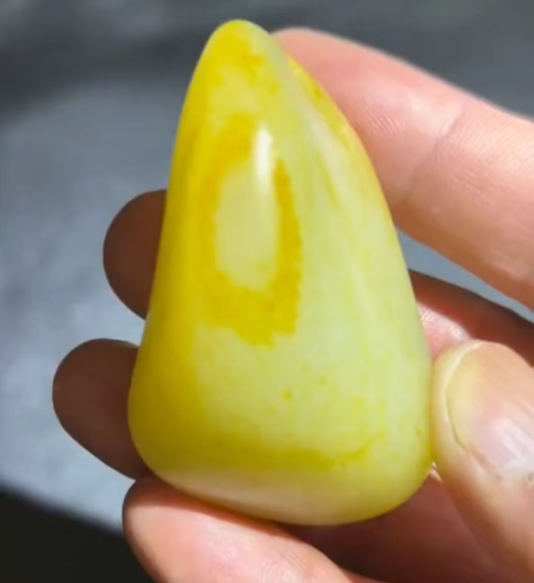 新疆和田天然籽料原石把玩石