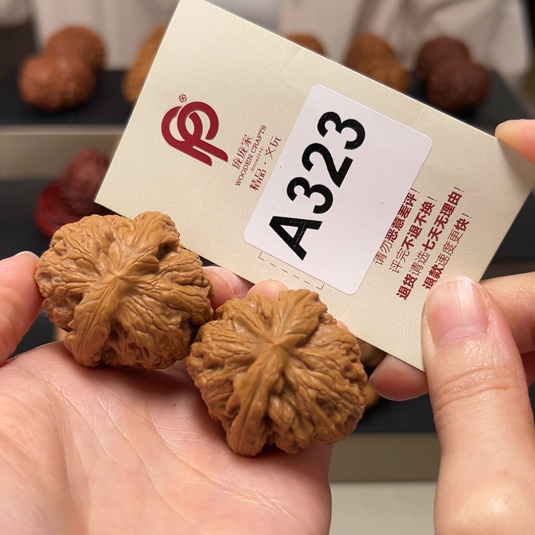 文玩核桃把件红锦鲤38