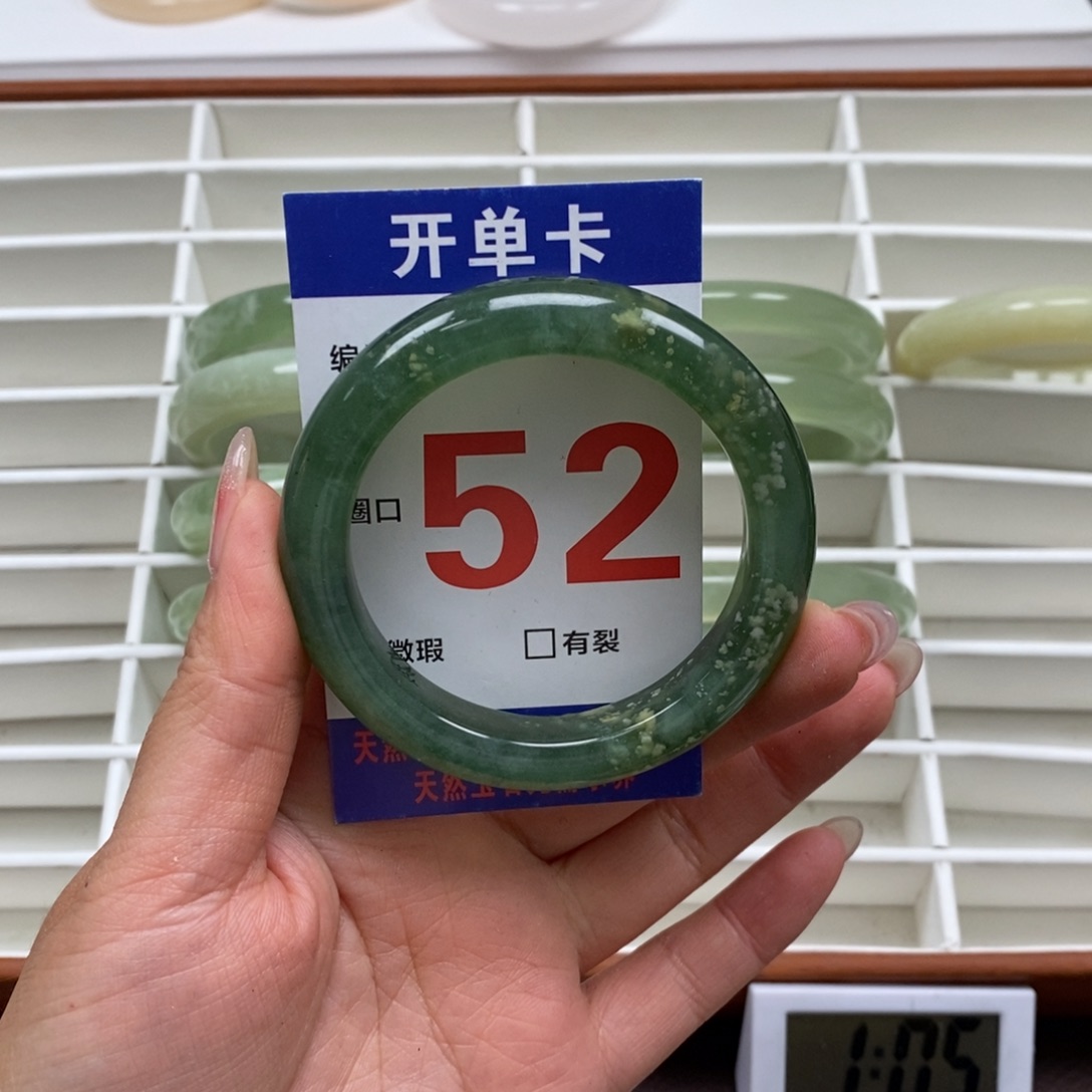 岫玉手镯未镶嵌我