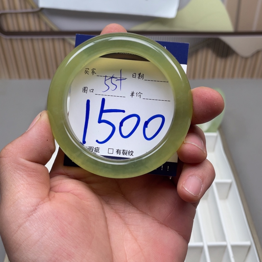 岫玉手镯手镯未镶嵌