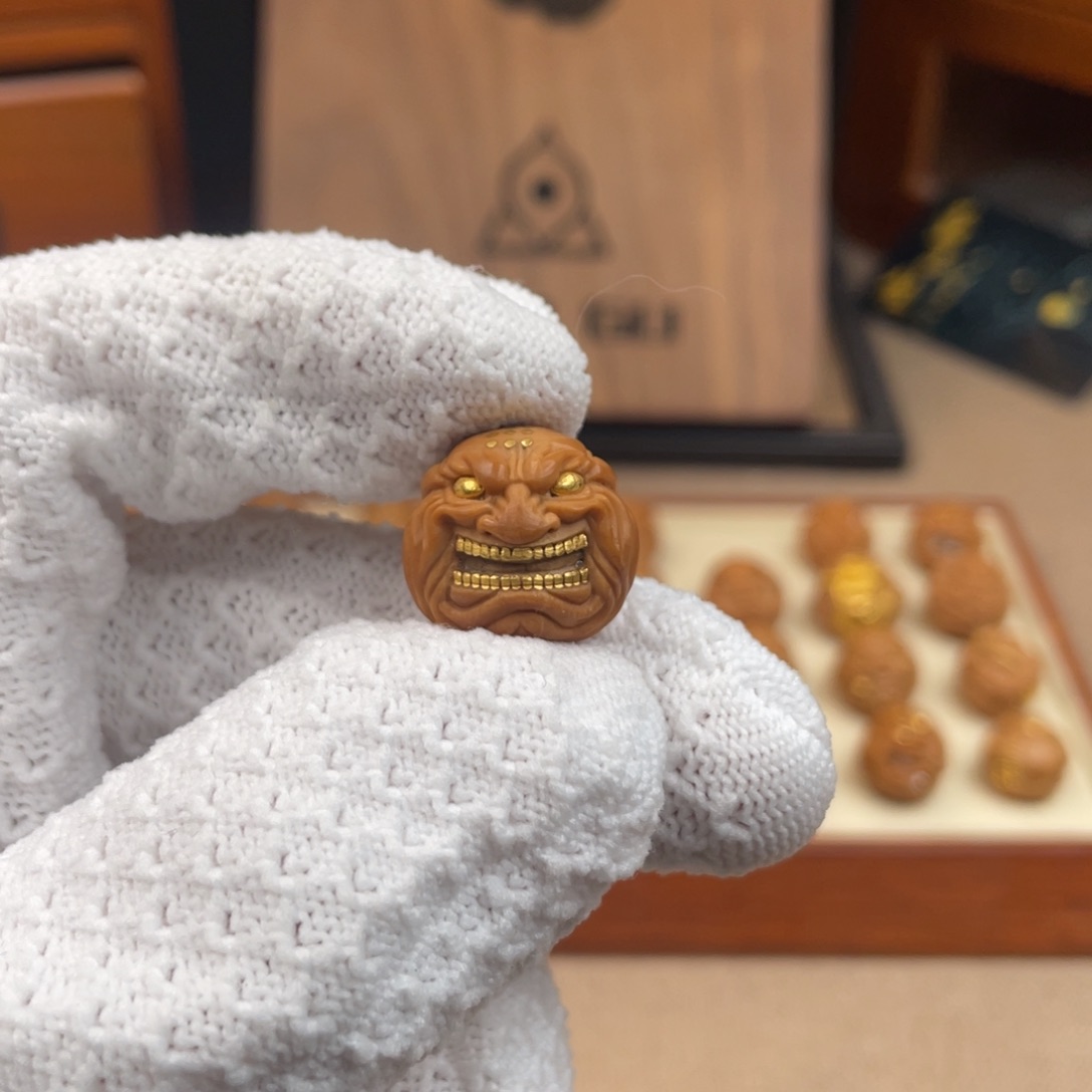 猴头核桃把件旦**大金牙