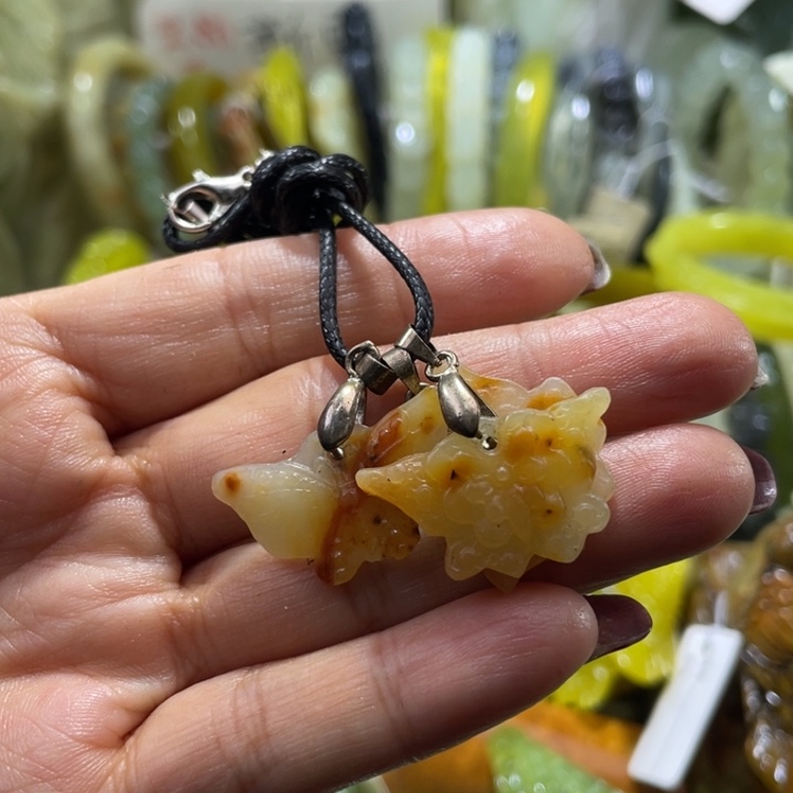 岫玉未镶嵌吊坠吊坠