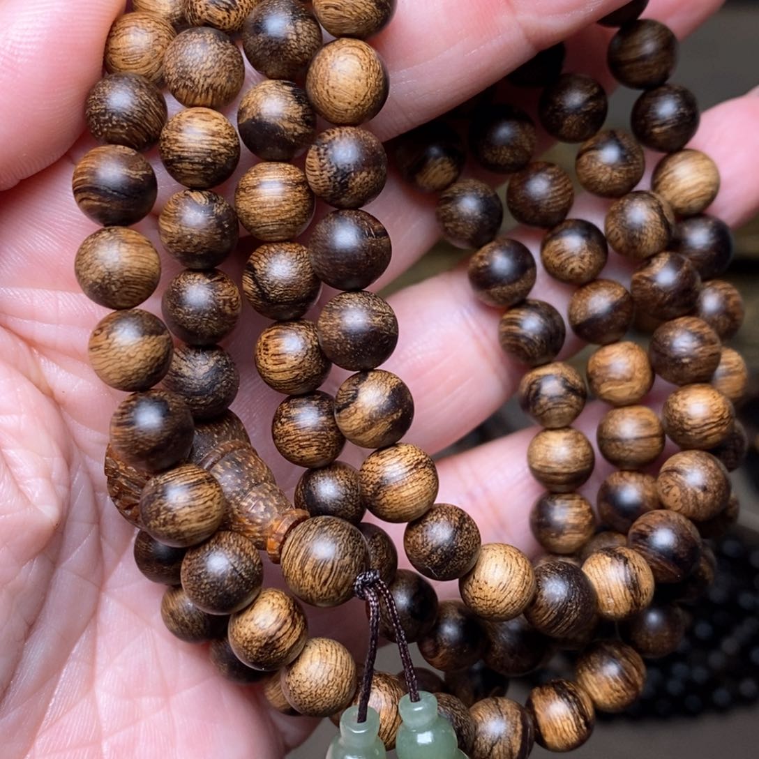 沉香手串富森红土瘤疤06×108➕三通沉香木雕