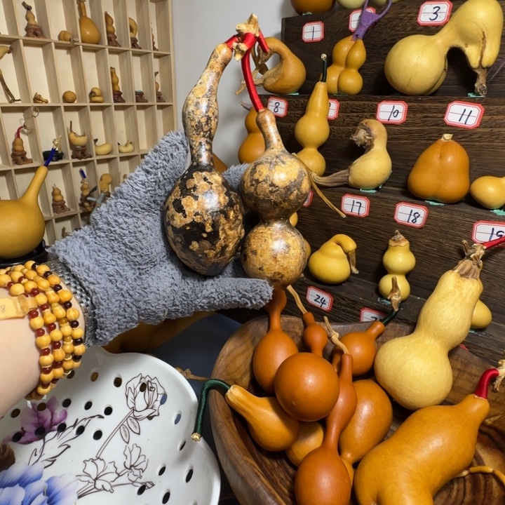 六***六一对精美收藏级花皮蚂蚁摆件