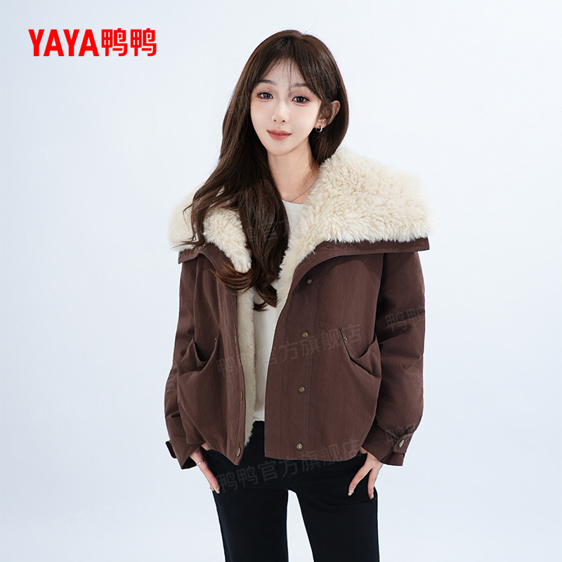 YAYA/鸭鸭羽绒服女复古工装风短款毛绒大翻领外套DT50913011M