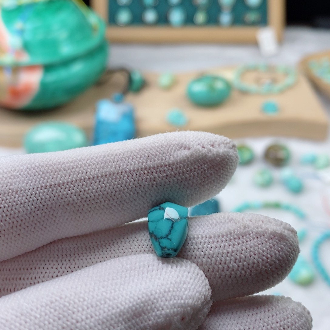 绿松石颈饰未镶嵌