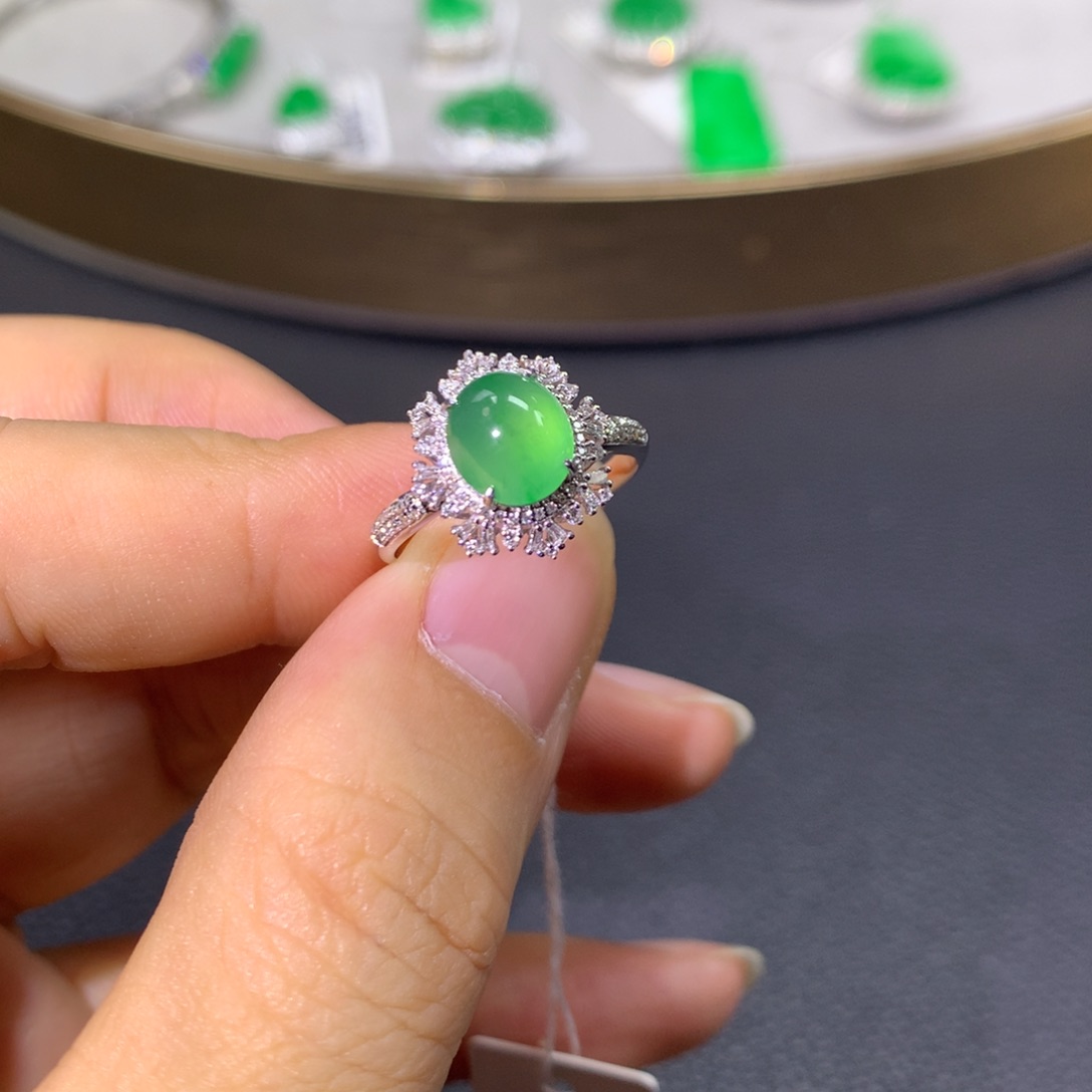 翡翠戒指18K金镶嵌翡翠