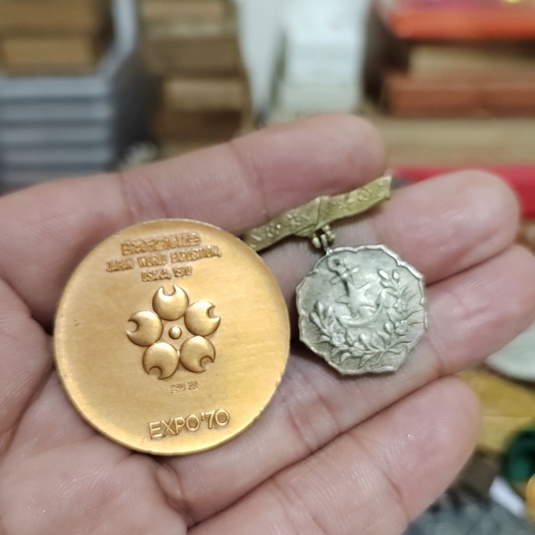 外国早期的纪念章二个