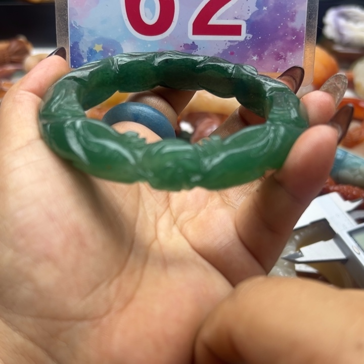 未镶嵌手镯石英岩玉