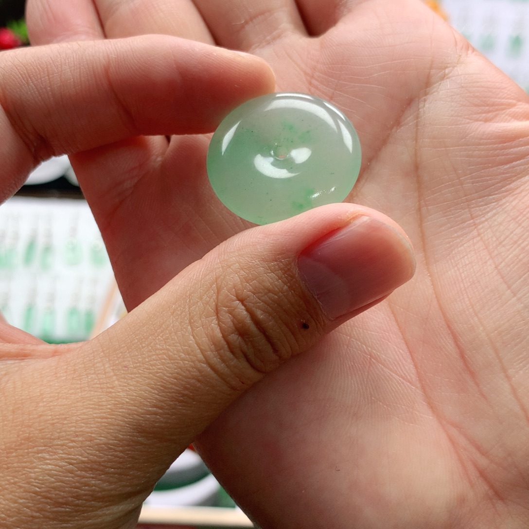 石英质玉未镶嵌吊坠青青-吊坠-多人