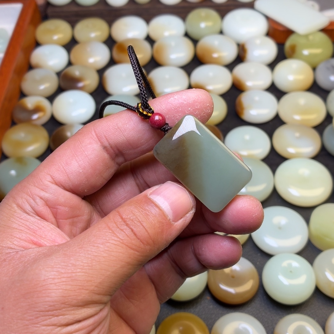 ζ***旧和田玉未镶嵌颈饰